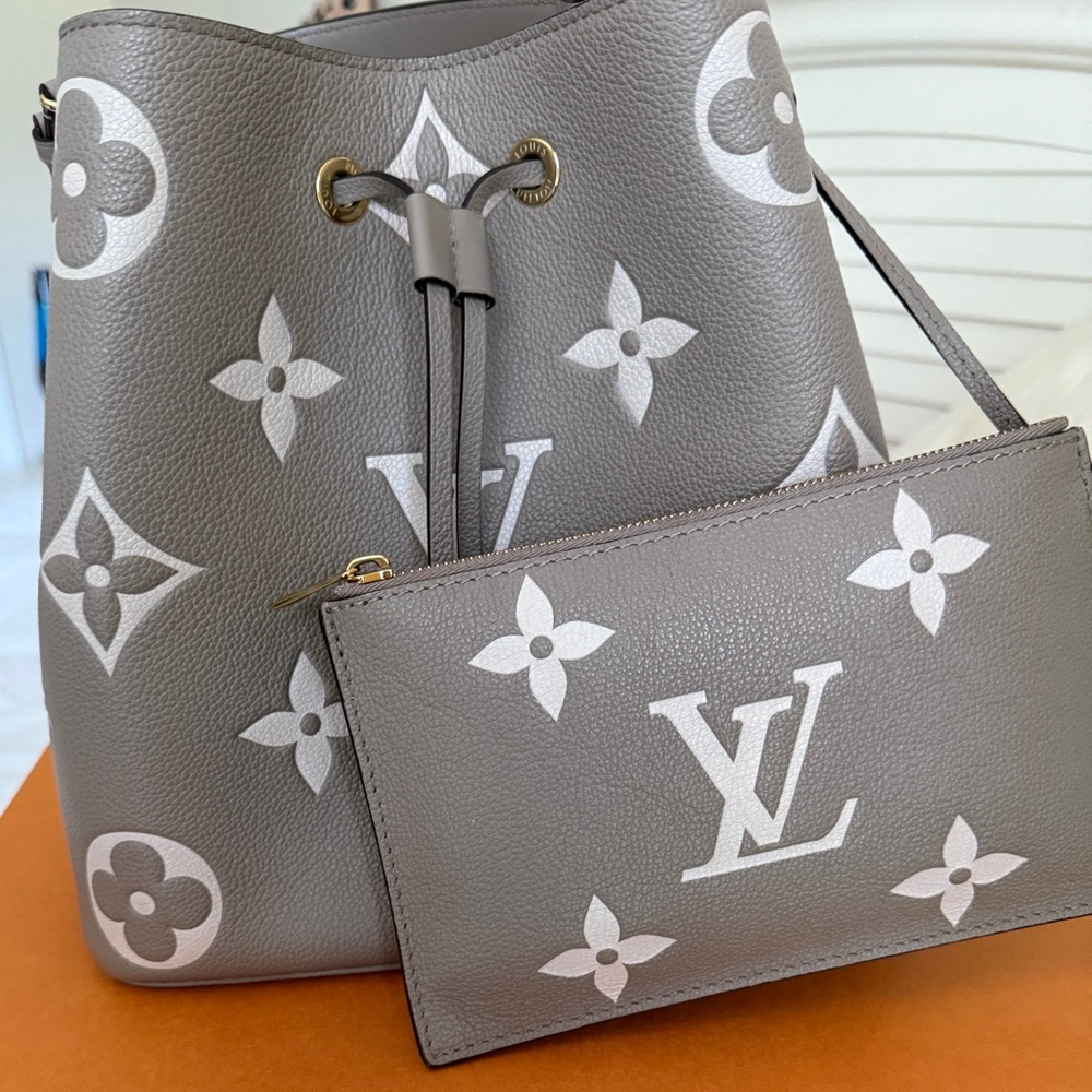 Louis Vuitton NéoNoé MM bucket bag